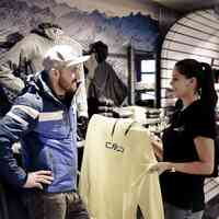 Beratung im Intersport Glanzer Sölden