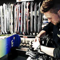 Intersport Glanzer Sölden Moreboards Snowboard montieren